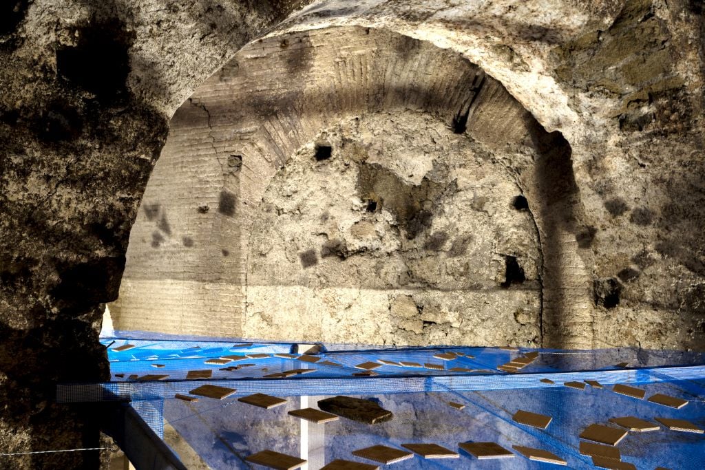 Underneath the Arches - Hera Büyüktaşçıyan